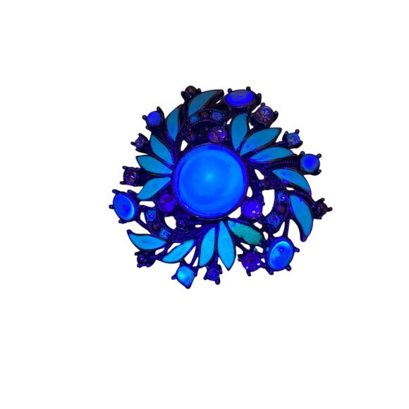 Monet Vintage Faux Pearl Rhinestone Floral Brooch Pin UV Glowing Uranium 1.5" - Picture 3 of 6